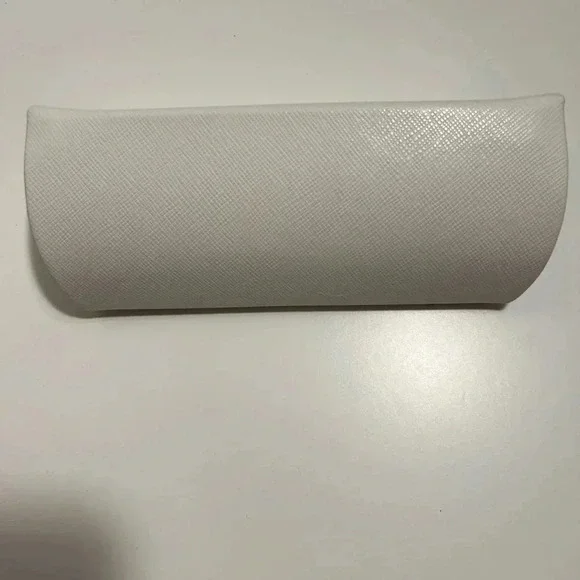 New Michael Kors. Eye Glass Case - Picture 3 of 5